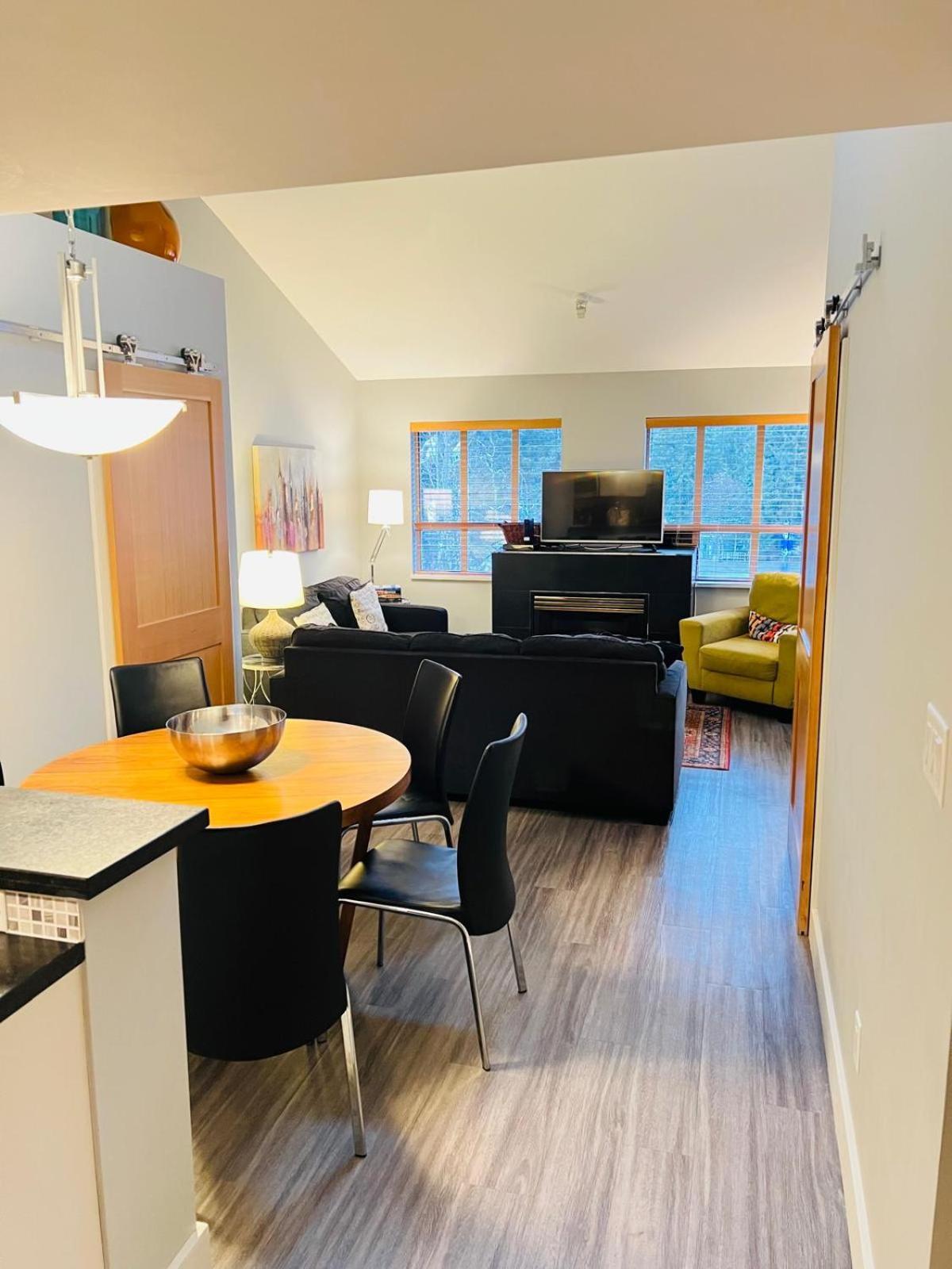 Tyndalstone Lodge 3 Bedroom In The Heart Of Village North Whistler Kültér fotó