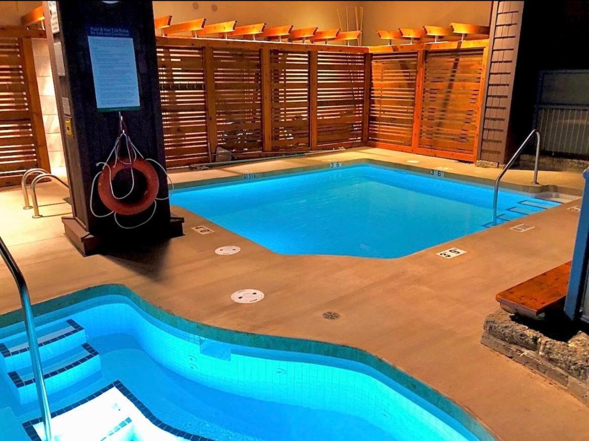 Tyndalstone Lodge 3 Bedroom In The Heart Of Village North Whistler Kültér fotó