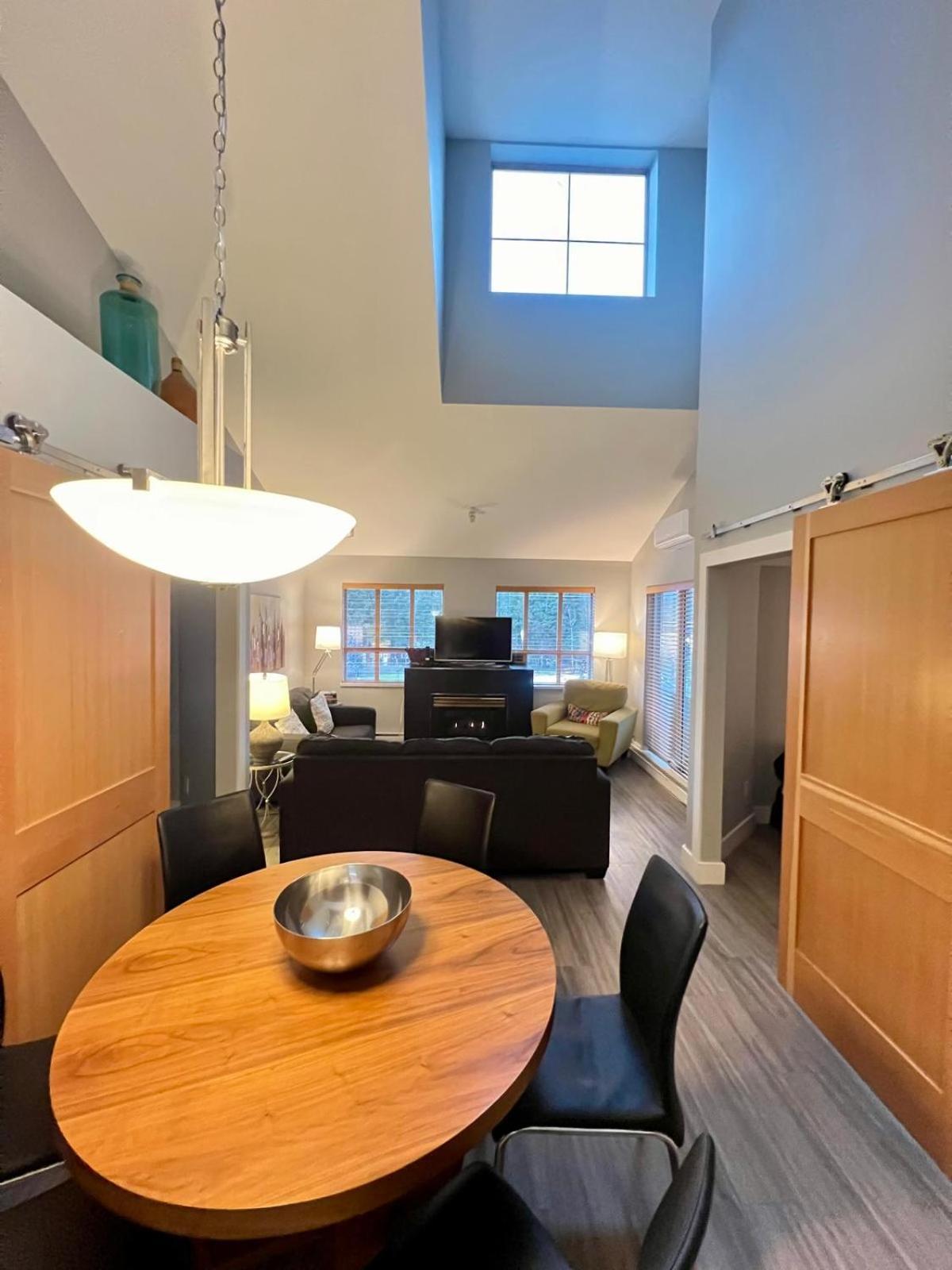 Tyndalstone Lodge 3 Bedroom In The Heart Of Village North Whistler Kültér fotó