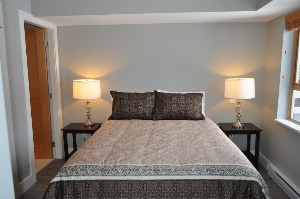 Tyndalstone Lodge 3 Bedroom In The Heart Of Village North Whistler Kültér fotó