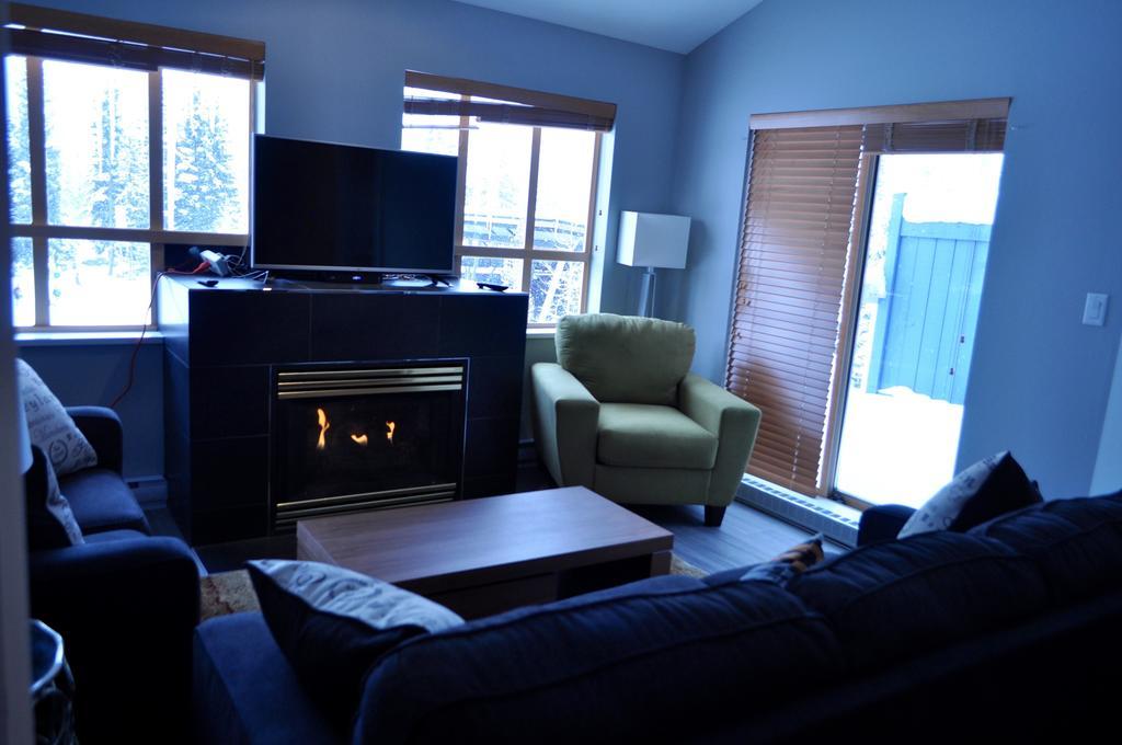 Tyndalstone Lodge 3 Bedroom In The Heart Of Village North Whistler Kültér fotó