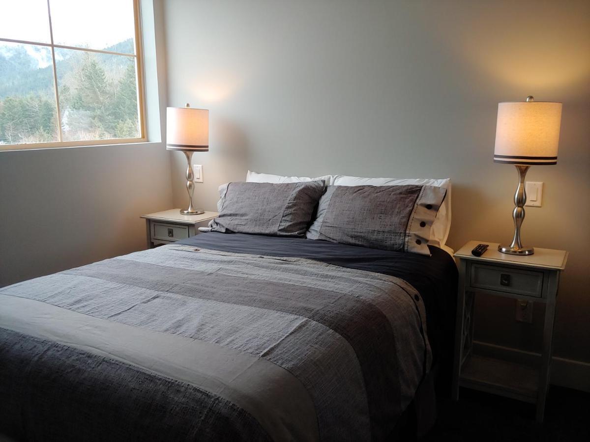 Tyndalstone Lodge 3 Bedroom In The Heart Of Village North Whistler Kültér fotó