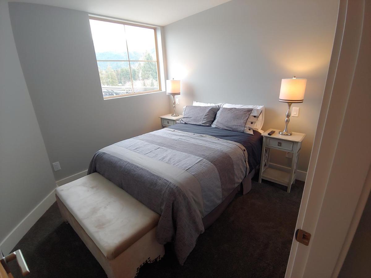 Tyndalstone Lodge 3 Bedroom In The Heart Of Village North Whistler Kültér fotó