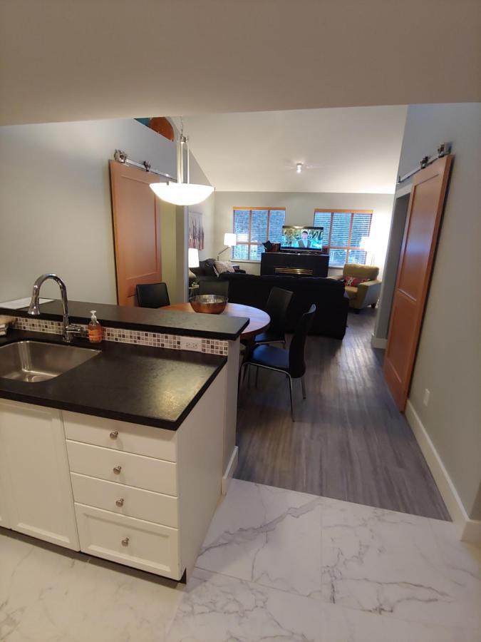 Tyndalstone Lodge 3 Bedroom In The Heart Of Village North Whistler Kültér fotó