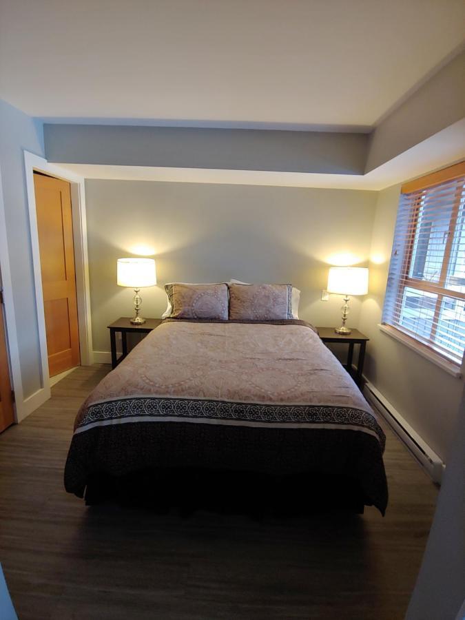 Tyndalstone Lodge 3 Bedroom In The Heart Of Village North Whistler Kültér fotó